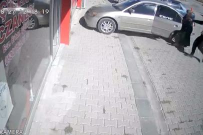El freni çekilmeyen araç eczaneye girdi