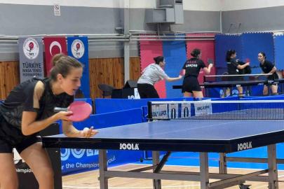 Elazığ’da  masa tenisi kadın takımından büyük başarı