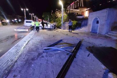 Elazığ’da otomobil durağa çarptı: 1 yaralı