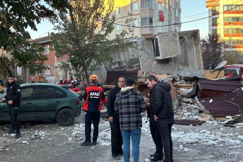 Enkaz altında 7 kişinin olduğu tahmin ediliyor