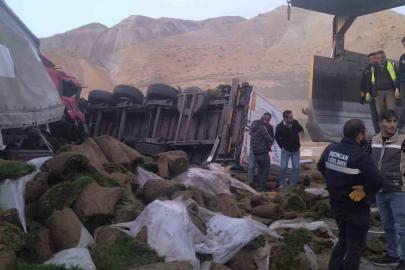 Erzincan’da tır kazası: 2 yaralı