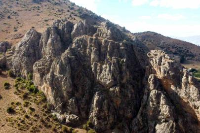 Erzincan’daki Kalecik Kalesinin tarihi Tunç Çağı’na dayanıyor