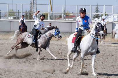 Erzurum’da cirit heyecanı sürüyor