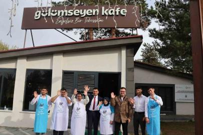 Erzurum’da "Gülümseyen Kafe" özel bireylerin üretim merkezi oldu