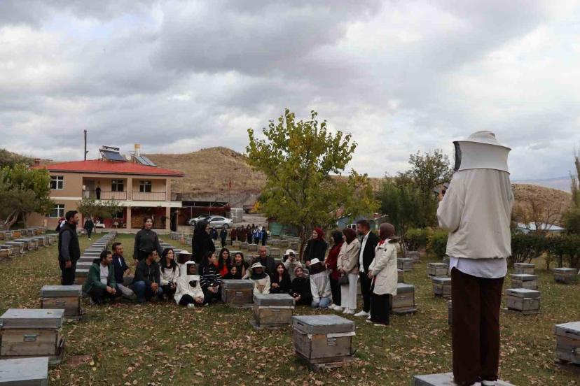 Erzurumlu gençler organik arıcılığı öğrendi