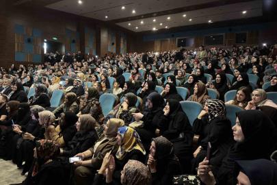 Esenyurt’ta sanat dolu bir akşam: Hayati İnanç’tan "Hayata Şiirden Bakmak" söyleşisi