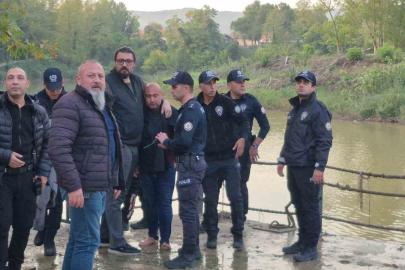 Eşiyle tartıştı, ırmağa atladı