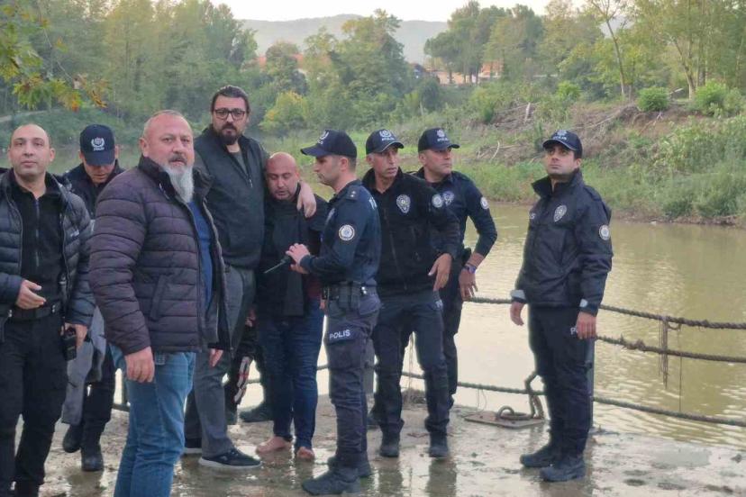 Eşiyle tartıştı, ırmağa atladı