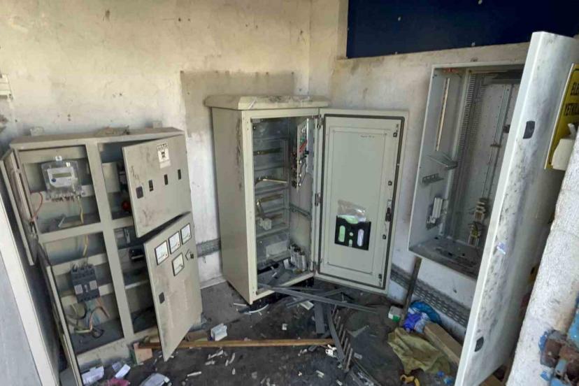 ESKİ’nin tesisine girip kapıyı delen hırsızlar ne buldularsa çaldılar