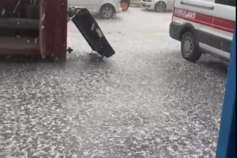 Eskişehir’de dolu yağışı: Sokak saniyeler içinde beyaza büründü