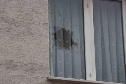 Eskişehir’de eşinin yaşadığı daireye tüfekle 2 el ateş edip kaçtı