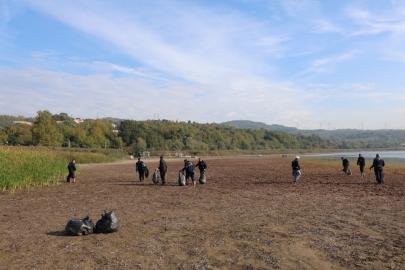 Eşme Sahili’nde temizlik seferberliği