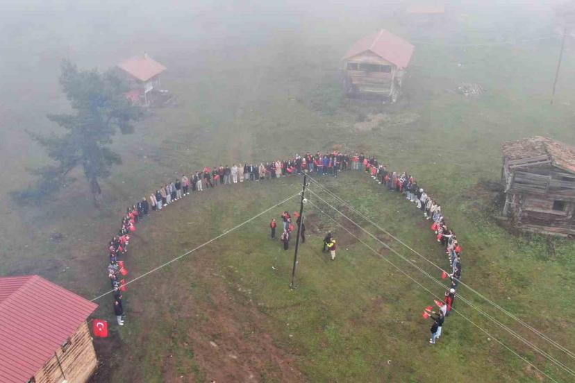 Eşsiz manzaraya sahip yaylada Cumhuriyet Bayramı coşkusu
