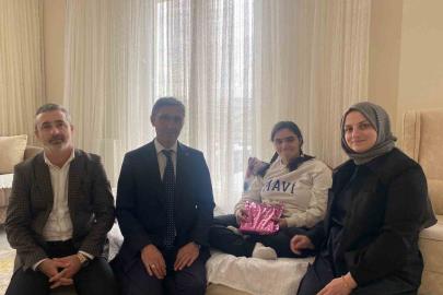 Evde eğitim hizmeti alan öğrenciye moral desteği