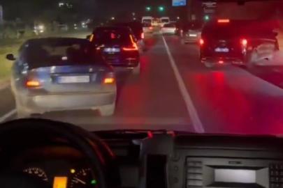 Fermuar sistemiyle ambulansa yol verilmesi sosyal medyada gündem oldu