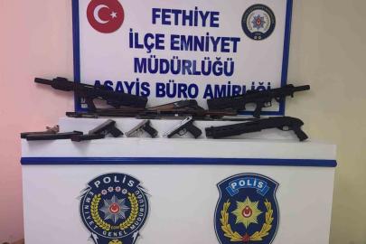 Fethiye’de şüpheli çantadan silah çıktı