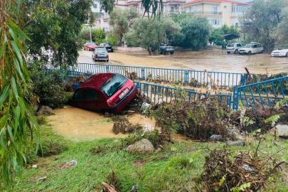 Foça’da yoğun yağış sele yol açtı: 1 kişi kayıp