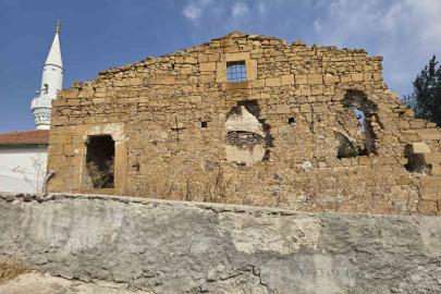 Garipler Köyü Kilisesi 300 yıllık tarihiyle zamana direniyor