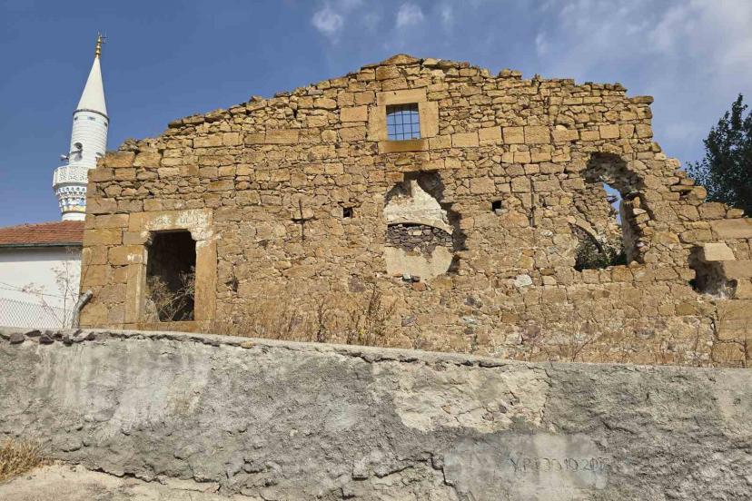 Garipler Köyü Kilisesi 300 yıllık tarihiyle zamana direniyor