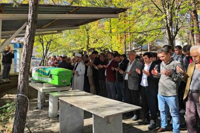 Gazeteci mezunu genç kız son yolculuğuna uğurlandı