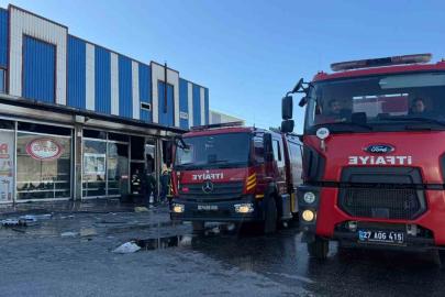 Gaziantep’te hırdavat malzemeleri satan iş yerinde yangın