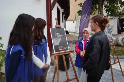 Gazze’de yaşanan dramı afişlerle anlattılar