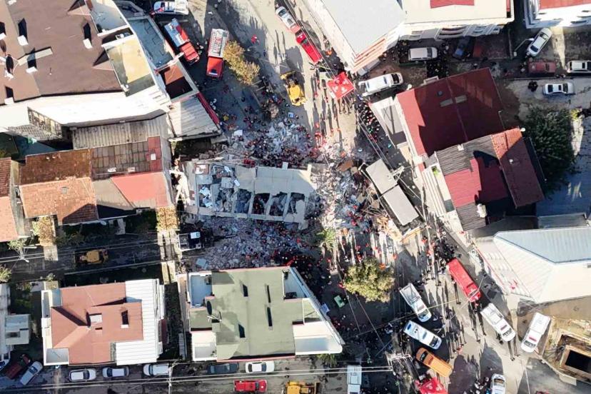 Gebze’de çöken bina havadan görüntülendi