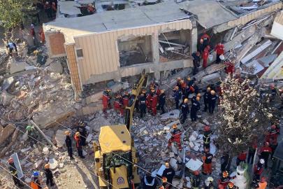 Gebze’de çöken binada enkaz altında kalan aile fertlerinin kimlikleri belli oldu