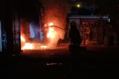 Gece bekçileri fark etti: Kundaklama ve şüpheli düzenek paniği yaşandı