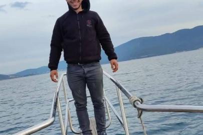 Gece kaza yapan iki gencin cenazesi sabah bulundu