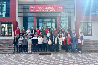 Gençler, "Gönüllü Hasat Projesi"  kapsamında patates hasadı yaptı