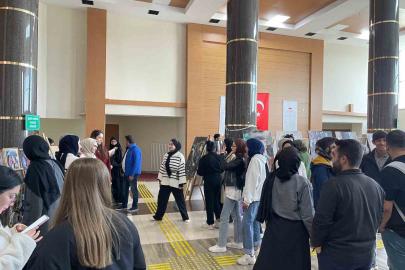 Gençlerin el emeği ürünleri görücüye çıktı