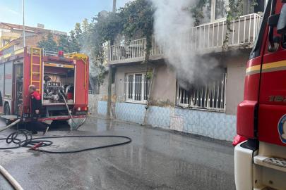 Giriş katında başlayan yangın evi küle çevirdi