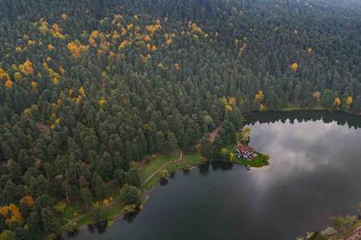 Gölcük Tabiat Parkı’nda sonbahar güzelliği mest etti