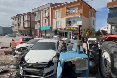 Gönen’de kontrolden çıkan tır, park halindeki 8 araca çarptı