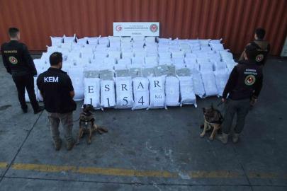 Gümrükler Muhafaza Ekiplerince, toplam 809 milyon lira değerinde uyuşturucu madde ele geçirildi