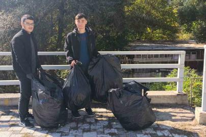 Gümüşhane’de üniversite öğrencileri Harşit Çayı’nı çöplerden arındırdı