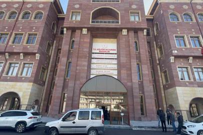 Güvenlik görevlisi kalbine yenik düştü