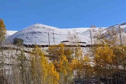 Hamur’daki Karlıca köyünde dağlar karla kaplandı, kartpostallık manzaralar oluştu