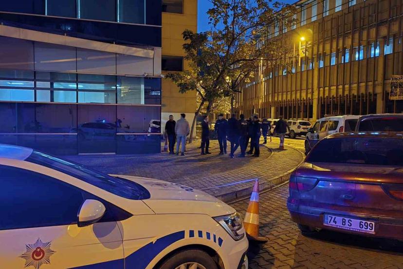 Hastane önünde kendini vurdu