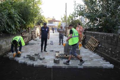 Hatay Büyükşehir Belediyesi, gece gündüz süren çalışmalarıyla selin vurduğu Payas’ta vatandaşlara rahat nefes aldırdı