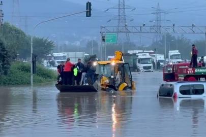 Hatay’da denizde hortum çıktı, karada etkili olan yağış sele neden oldu