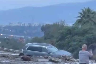 Hatay’da heyelanın kapattığı otoyolda ulaşım durdu
