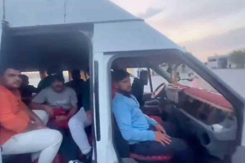 Hatay’da minibüs dolusu göçmen yakalandı