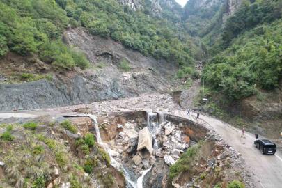 Hatay’da şiddetli yağış hayatı felç etti: Yaylalarda yol çöktü, evler zarar gördü