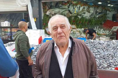 Havalar soğudu, hamsi 100 liraya düştü
