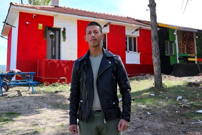 Hem imam hem de öğretmen: Atıl haldeki okulu, gençlik merkezine çevirdiler