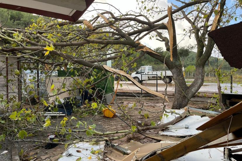 Hortum ve yıldırım Havran’da hasara yol açtı