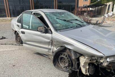 Hurdaya dönen otomobilden yaralı kurtuldu