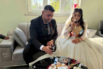 Iğdır’da İranlı gelin düğününde geleneklerini uyguladı, davetliler ilgiyle izledi